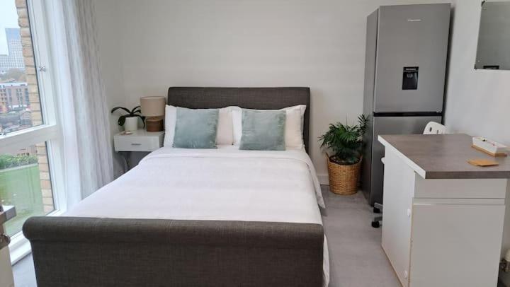 Cozy Double Room With Large En Suite Near Canary Wharf London With Amazing Views In A Shared Apartment מראה חיצוני תמונה