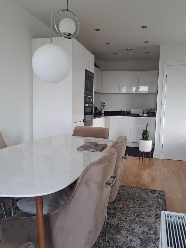 Cozy Double Room With Large En Suite Near Canary Wharf London With Amazing Views In A Shared Apartment מראה חיצוני תמונה
