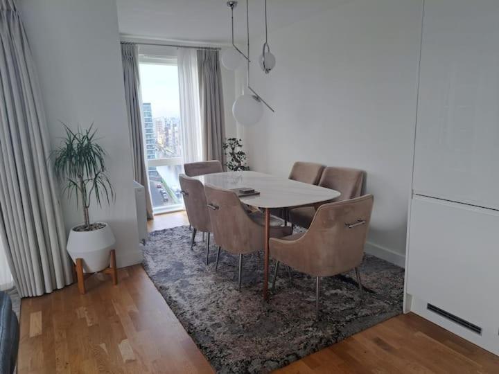 Cozy Double Room With Large En Suite Near Canary Wharf London With Amazing Views In A Shared Apartment מראה חיצוני תמונה