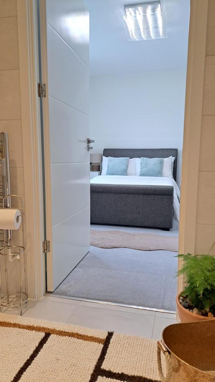 Cozy Double Room With Large En Suite Near Canary Wharf London With Amazing Views In A Shared Apartment מראה חיצוני תמונה