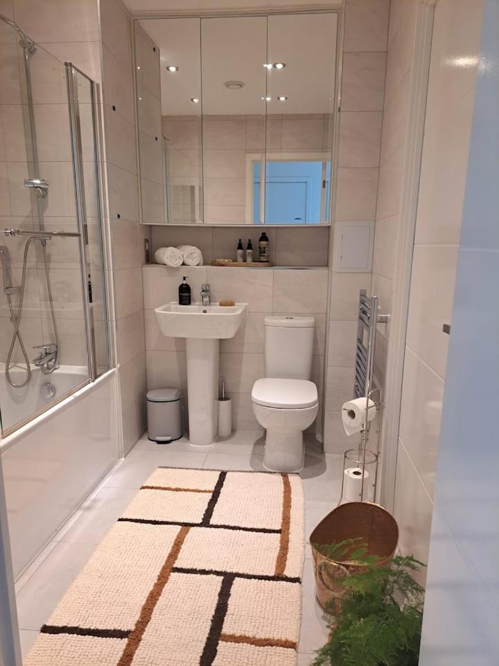 Cozy Double Room With Large En Suite Near Canary Wharf London With Amazing Views In A Shared Apartment מראה חיצוני תמונה